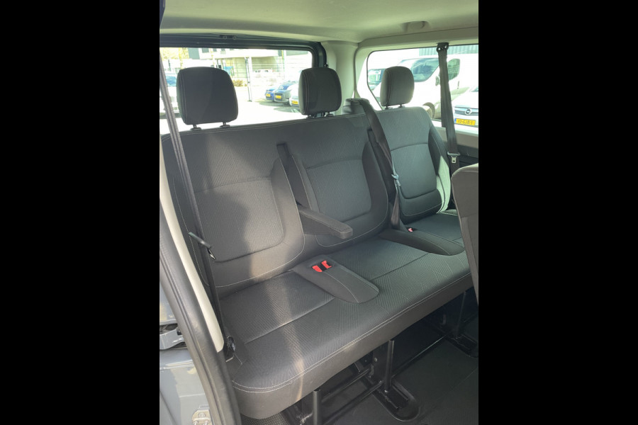 Renault Trafic 150pk L2H1 Grand Luxury (Trekhaak - Camera - LED - 9 pers - Navigatie - Apple Carplay - Keyless Entry - Airco - Parkeersensoren