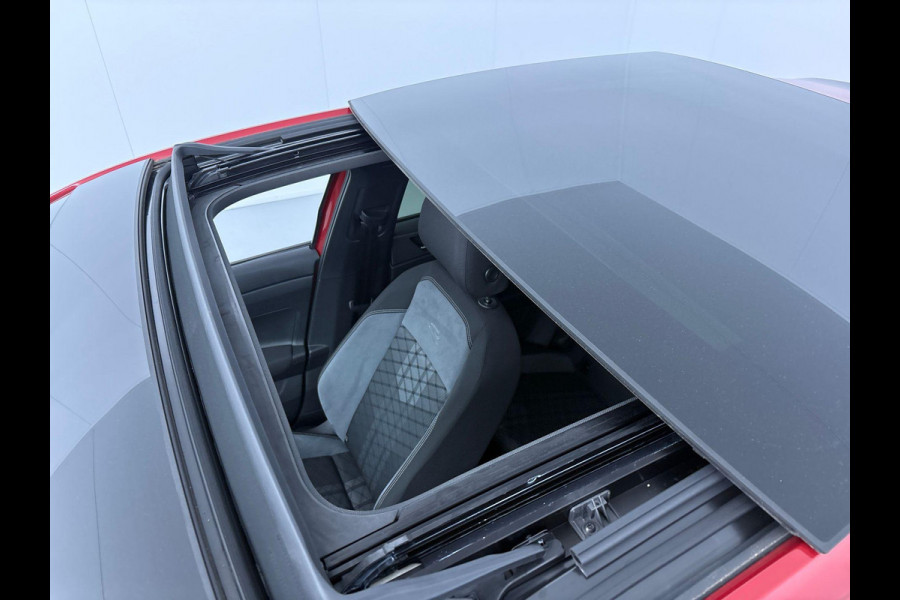 Volkswagen Taigo 1.5 TSI R-Line 150PK DSG | Navigatie via app | Panorama dak | Zwart optiek | Matrix koplampen |