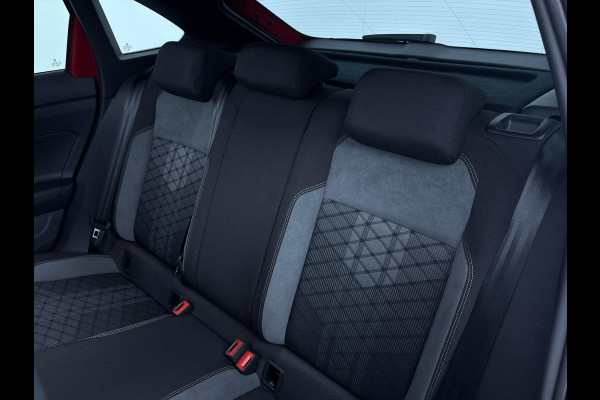 Volkswagen Taigo 1.5 TSI R-Line 150PK DSG | Navigatie via app | Panorama dak | Zwart optiek | Matrix koplampen |