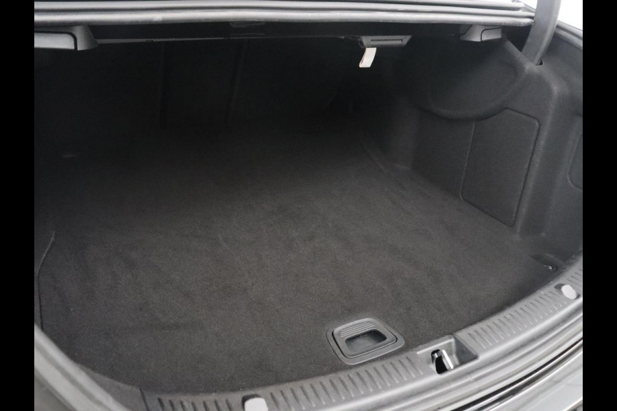 Mercedes-Benz E-Klasse 200 Premium Plus | Burmester Sound | Pano.Dak | Memory | 360 Camera | Stoelverwarming | Keyless Entry | Sfeerverlichting