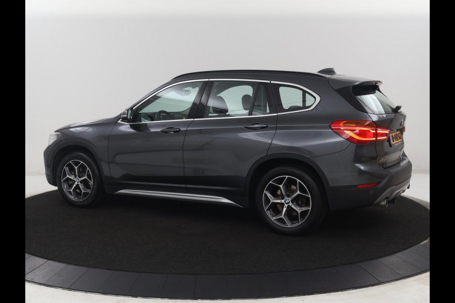 BMW X1 xDrive20i High Executive | Trekhaak | LED | Stoelverwarming | Keyless | Camera |