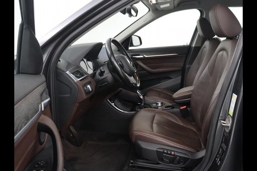 BMW X1 xDrive20i High Executive | Trekhaak | LED | Stoelverwarming | Keyless | Camera |