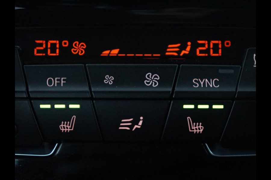 BMW X1 xDrive20i High Executive | Trekhaak | LED | Stoelverwarming | Keyless | Camera |