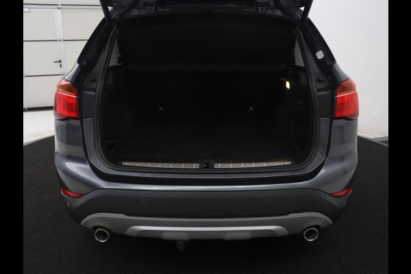 BMW X1 xDrive20i High Executive | Trekhaak | LED | Stoelverwarming | Keyless | Camera |