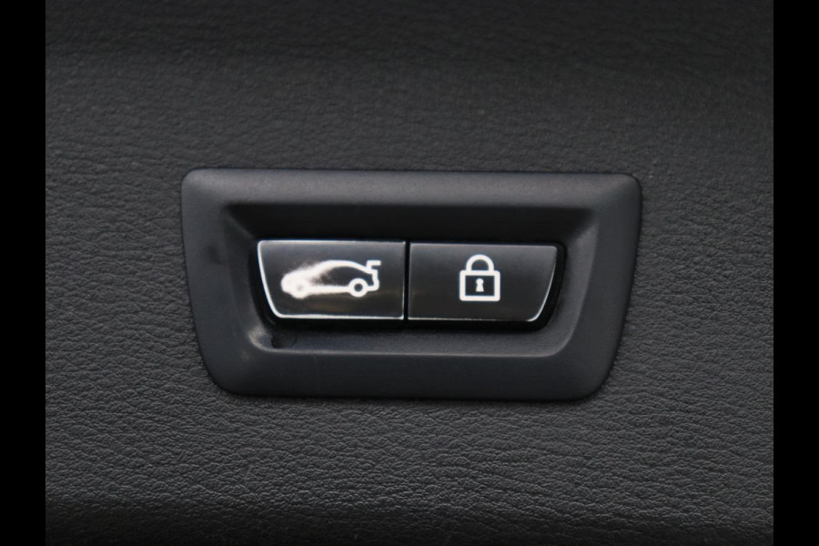 BMW X1 xDrive20i High Executive | Trekhaak | LED | Stoelverwarming | Keyless | Camera |