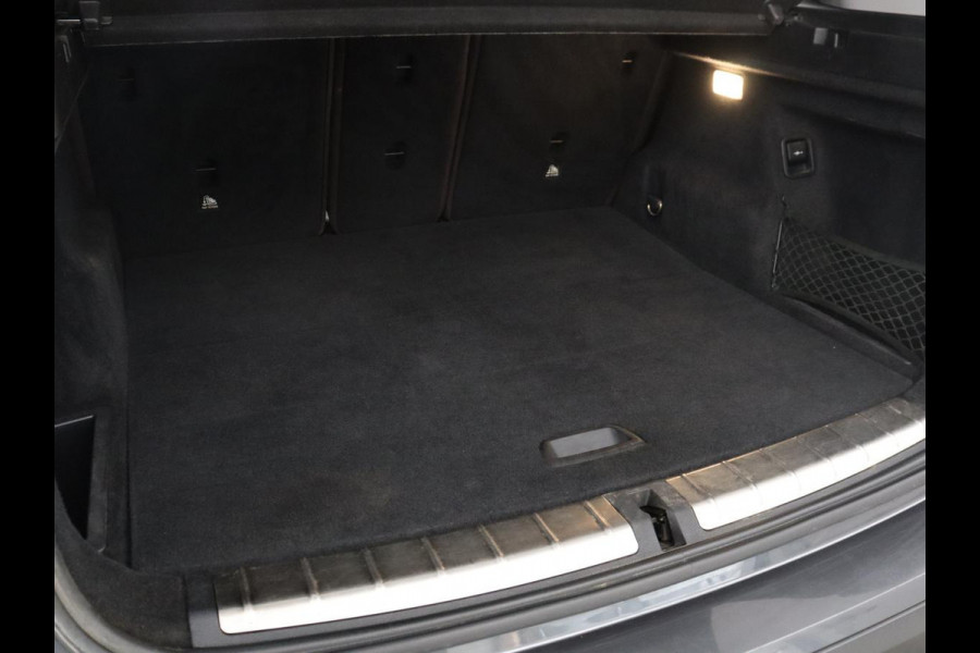 BMW X1 xDrive20i High Executive | Trekhaak | LED | Stoelverwarming | Keyless | Camera |