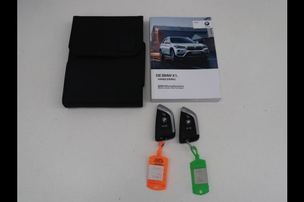 BMW X1 xDrive20i High Executive | Trekhaak | LED | Stoelverwarming | Keyless | Camera |
