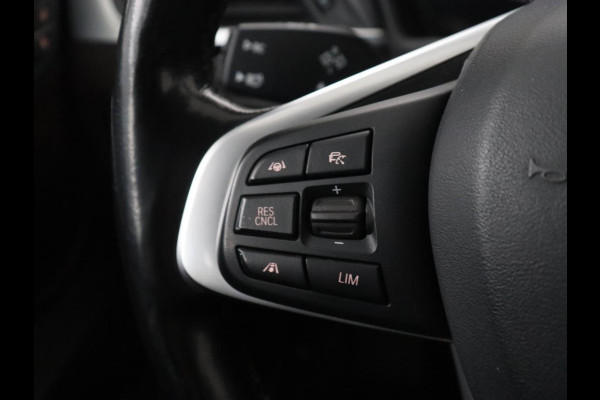 BMW X1 xDrive20i High Executive | Trekhaak | LED | Stoelverwarming | Keyless | Camera |