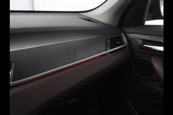 BMW X1 xDrive20i High Executive | Trekhaak | LED | Stoelverwarming | Keyless | Camera |