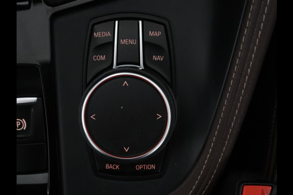 BMW X1 xDrive20i High Executive | Trekhaak | LED | Stoelverwarming | Keyless | Camera |