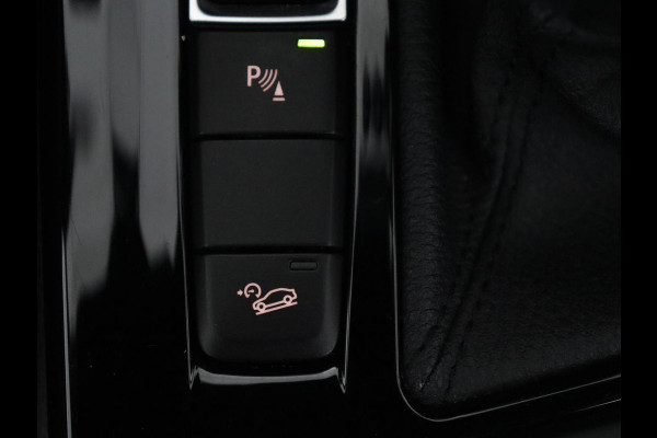 BMW X1 xDrive20i High Executive | Trekhaak | LED | Stoelverwarming | Keyless | Camera |
