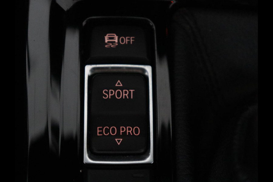 BMW X1 xDrive20i High Executive | Trekhaak | LED | Stoelverwarming | Keyless | Camera |