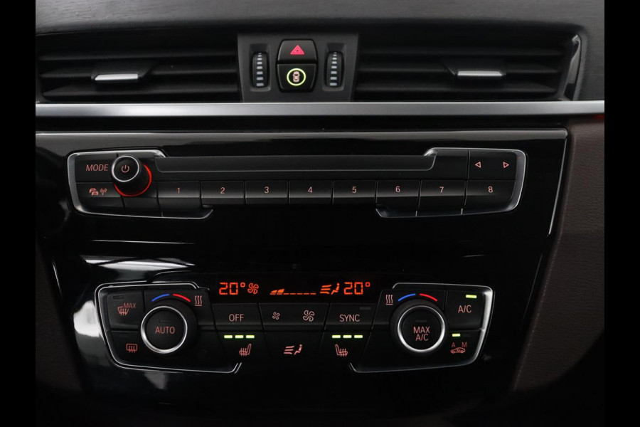BMW X1 xDrive20i High Executive | Trekhaak | LED | Stoelverwarming | Keyless | Camera |