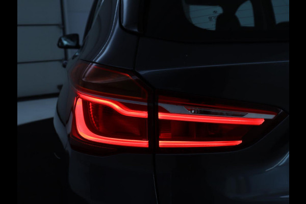 BMW X1 xDrive20i High Executive | Trekhaak | LED | Stoelverwarming | Keyless | Camera |