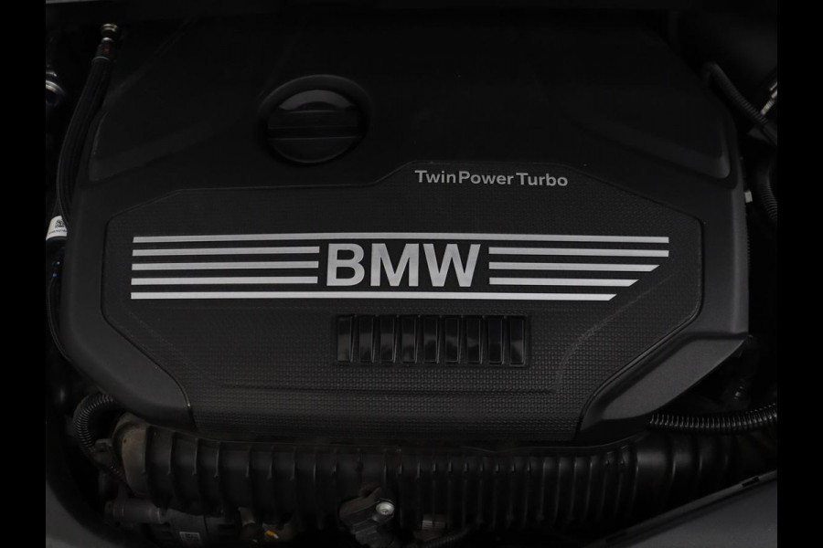 BMW X1 xDrive20i High Executive | Trekhaak | LED | Stoelverwarming | Keyless | Camera |