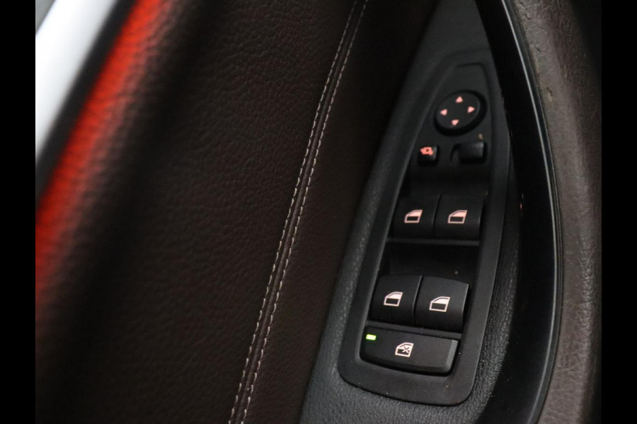 BMW X1 xDrive20i High Executive | Trekhaak | LED | Stoelverwarming | Keyless | Camera |
