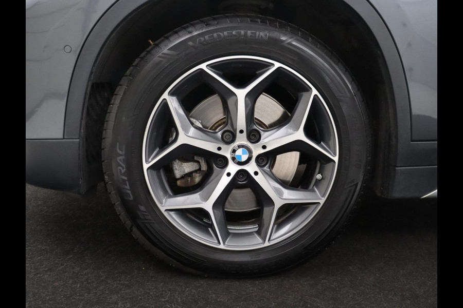 BMW X1 xDrive20i High Executive | Trekhaak | LED | Stoelverwarming | Keyless | Camera |