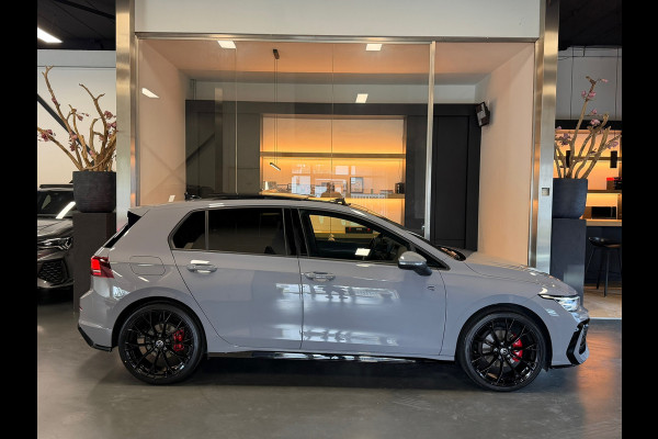 Volkswagen Golf 8.5 1.5 eTSI R-Line Facelift Panorama Camera Nardo