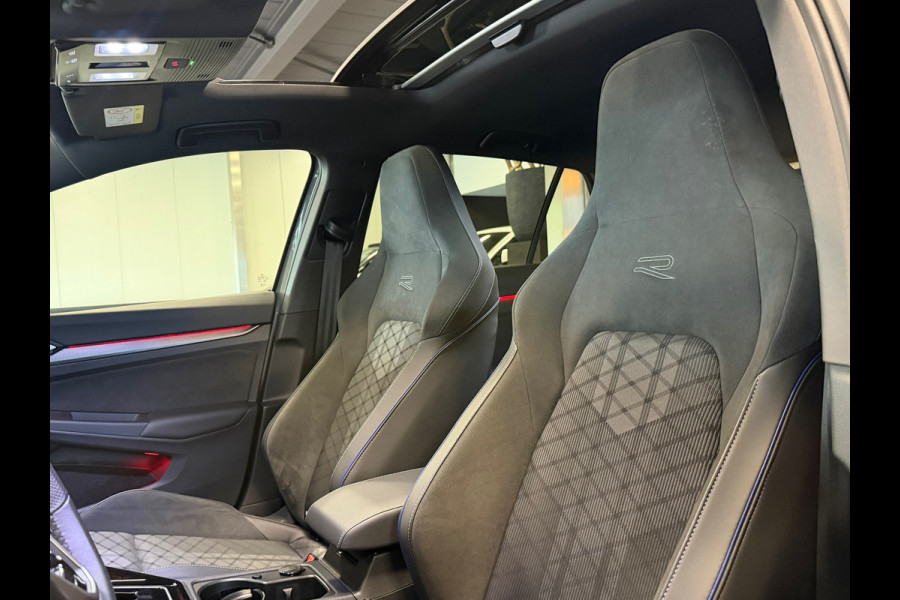 Volkswagen Golf 8.5 1.5 eTSI R-Line Facelift Panorama Camera Nardo