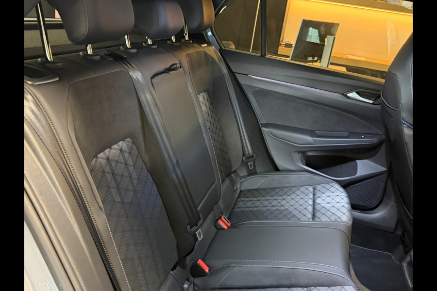 Volkswagen Golf 8.5 1.5 eTSI R-Line Facelift Panorama Camera Nardo
