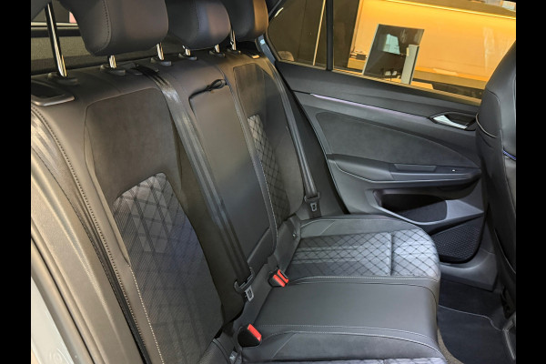 Volkswagen Golf 8.5 1.5 eTSI R-Line Facelift Panorama Camera Nardo