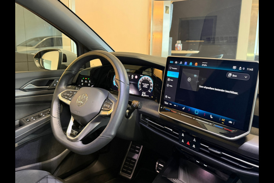 Volkswagen Golf 8.5 1.5 eTSI R-Line Facelift Panorama Camera Nardo