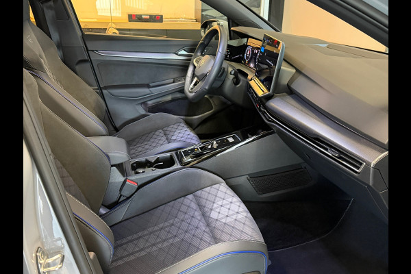 Volkswagen Golf 8.5 1.5 eTSI R-Line Facelift Panorama Camera Nardo
