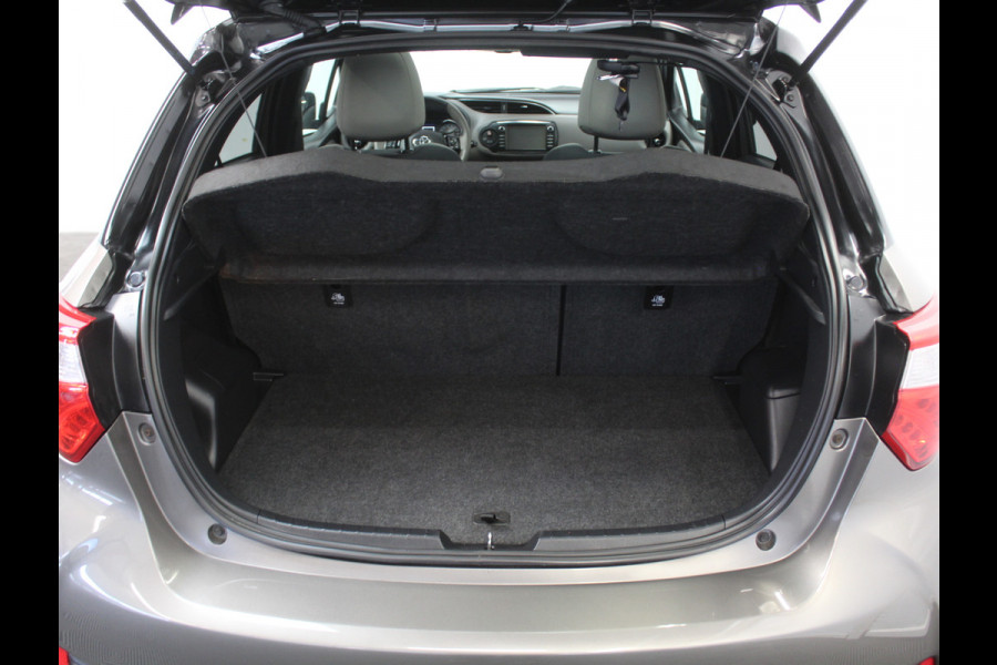 Toyota Yaris 1.5 Hybrid Bi-Tone Plus CLIMATE | LMV16 | AFNBTREKHAAK | CRUISE | LED | NAVI | CAMERA | PANODAK