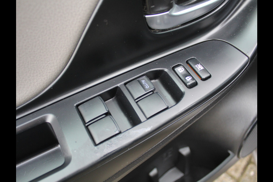 Toyota Yaris 1.5 Hybrid Bi-Tone Plus CLIMATE | LMV16 | AFNBTREKHAAK | CRUISE | LED | NAVI | CAMERA | PANODAK