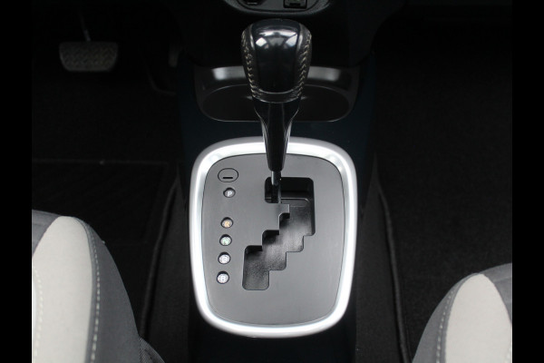 Toyota Yaris 1.5 Hybrid Bi-Tone Plus CLIMATE | LMV16 | AFNBTREKHAAK | CRUISE | LED | NAVI | CAMERA | PANODAK