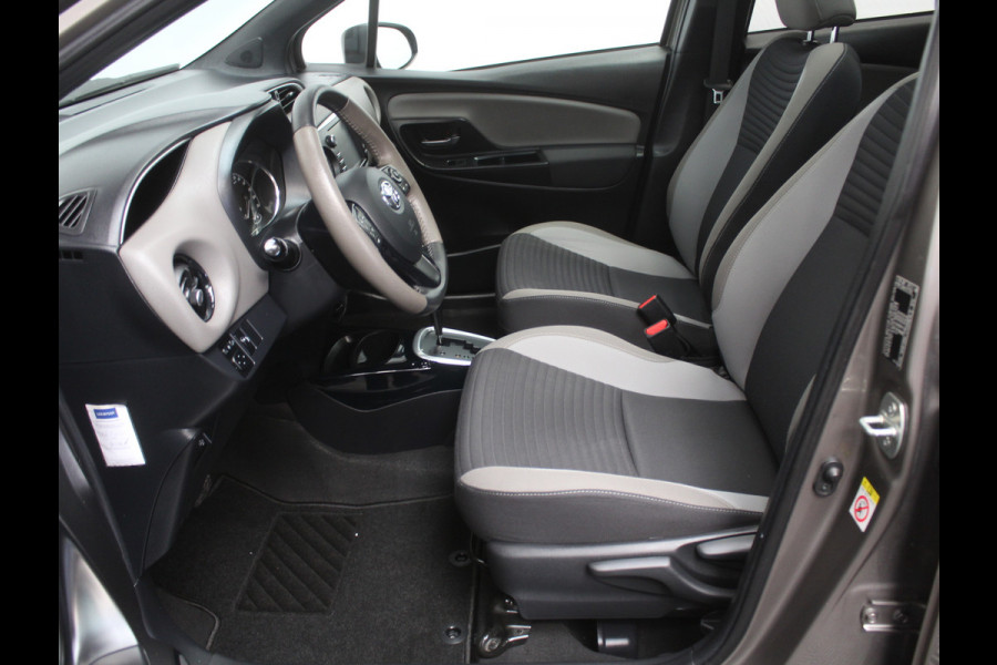 Toyota Yaris 1.5 Hybrid Bi-Tone Plus CLIMATE | LMV16 | AFNBTREKHAAK | CRUISE | LED | NAVI | CAMERA | PANODAK