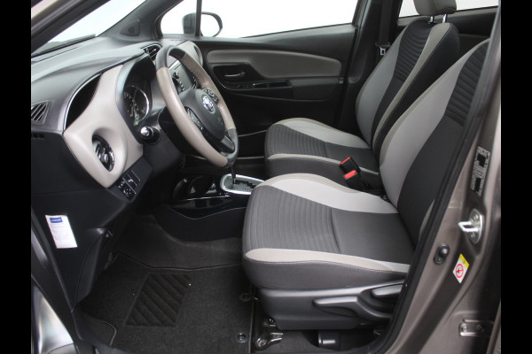 Toyota Yaris 1.5 Hybrid Bi-Tone Plus CLIMATE | LMV16 | AFNBTREKHAAK | CRUISE | LED | NAVI | CAMERA | PANODAK