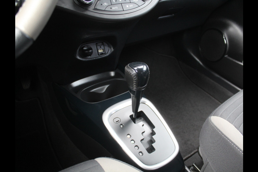 Toyota Yaris 1.5 Hybrid Bi-Tone Plus CLIMATE | LMV16 | AFNBTREKHAAK | CRUISE | LED | NAVI | CAMERA | PANODAK