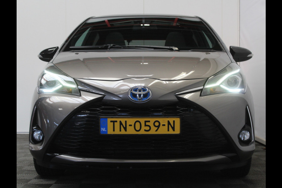 Toyota Yaris 1.5 Hybrid Bi-Tone Plus CLIMATE | LMV16 | AFNBTREKHAAK | CRUISE | LED | NAVI | CAMERA | PANODAK