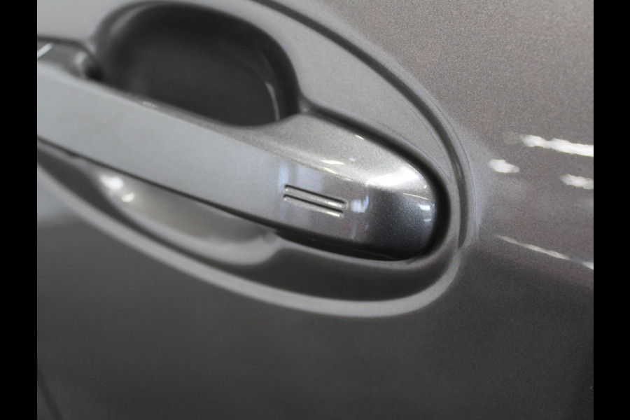Toyota Yaris 1.5 Hybrid Bi-Tone Plus CLIMATE | LMV16 | AFNBTREKHAAK | CRUISE | LED | NAVI | CAMERA | PANODAK