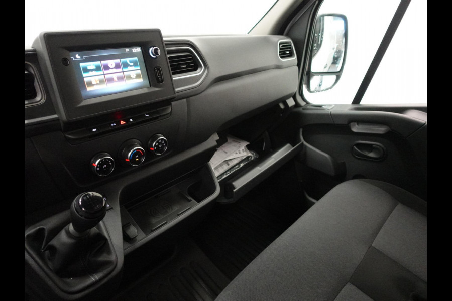 Renault Master T33 2.3 dCi 135PK L2H2 BPM VRIJ! Airco Cruise control Parkeersensoren Navigatie Trekhaak