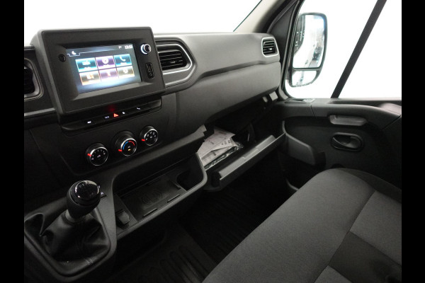 Renault Master T33 2.3 dCi 135PK L2H2 BPM VRIJ! Airco Cruise control Parkeersensoren Navigatie Trekhaak