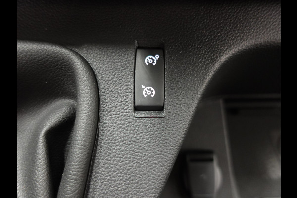 Renault Master T33 2.3 dCi 135PK L2H2 BPM VRIJ! Airco Cruise control Parkeersensoren Navigatie Trekhaak