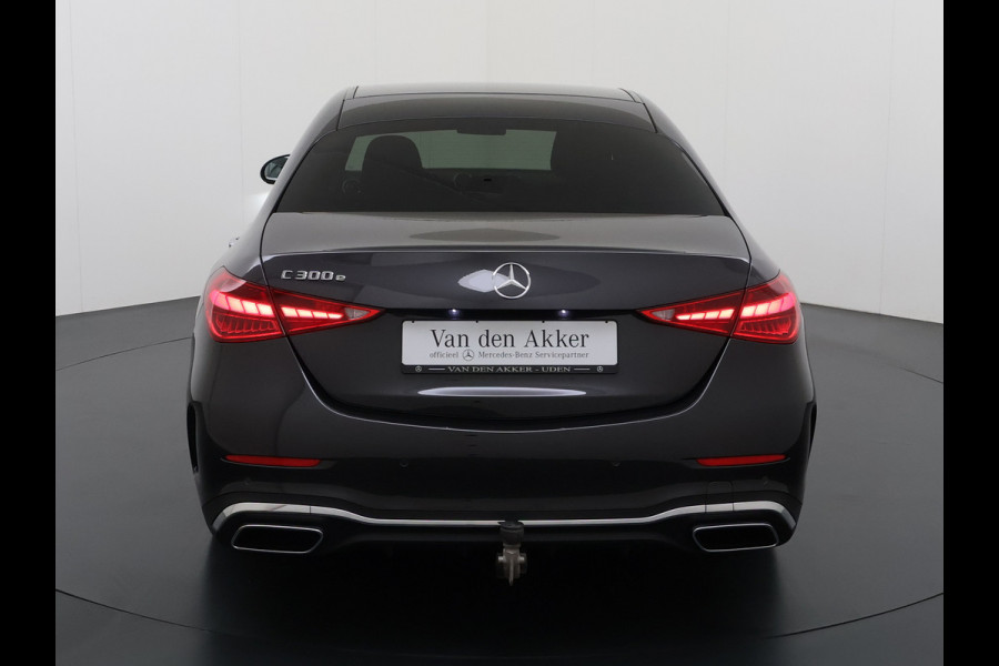 Mercedes-Benz C-Klasse 300e AMG // SoH 99% // Trekhaak // Memory // 360 Camera // Keyless // Elek. Achterklep // Digital Light // Privacy Glass // Carp