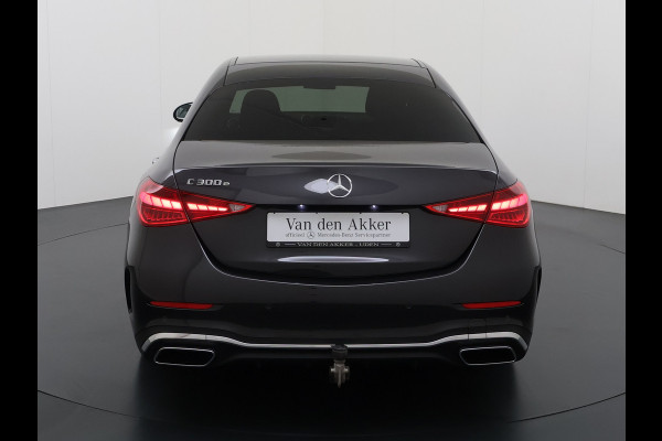 Mercedes-Benz C-Klasse 300e AMG // SoH 99% // Trekhaak // Memory // 360 Camera // Keyless // Elek. Achterklep // Digital Light // Privacy Glass // Carp