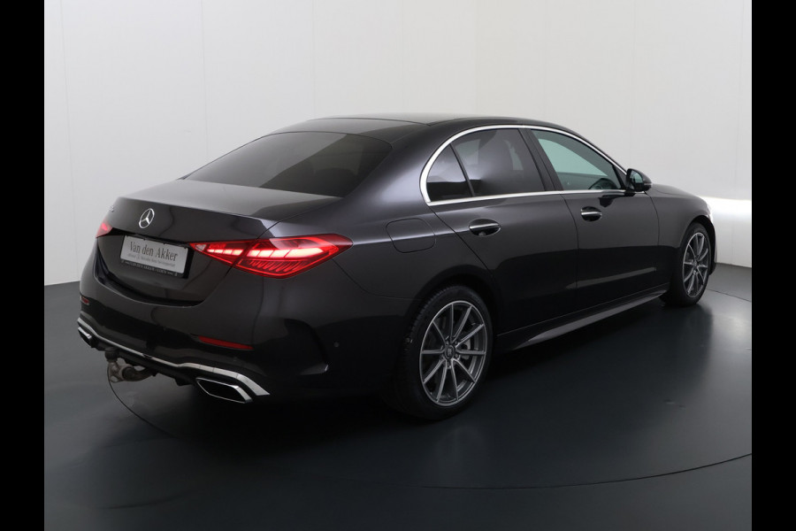 Mercedes-Benz C-Klasse 300e AMG // SoH 99% // Trekhaak // Memory // 360 Camera // Keyless // Elek. Achterklep // Digital Light // Privacy Glass // Carp
