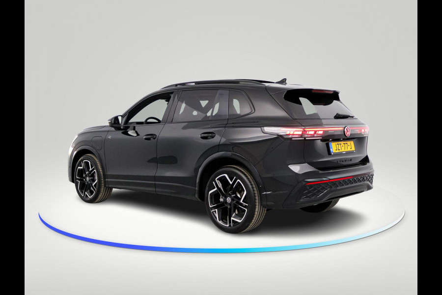 Volkswagen Tiguan 1.5 eHybrid R-Line Edition 272 pk Automaat (DSG) | Verlengde garantie | Navigatie | Panorama dak | Trekhaak (wegklapbaar) | Achteruitrijcamera (park assist) | Rondomzicht camera | Black-Style pakket | R-Line |