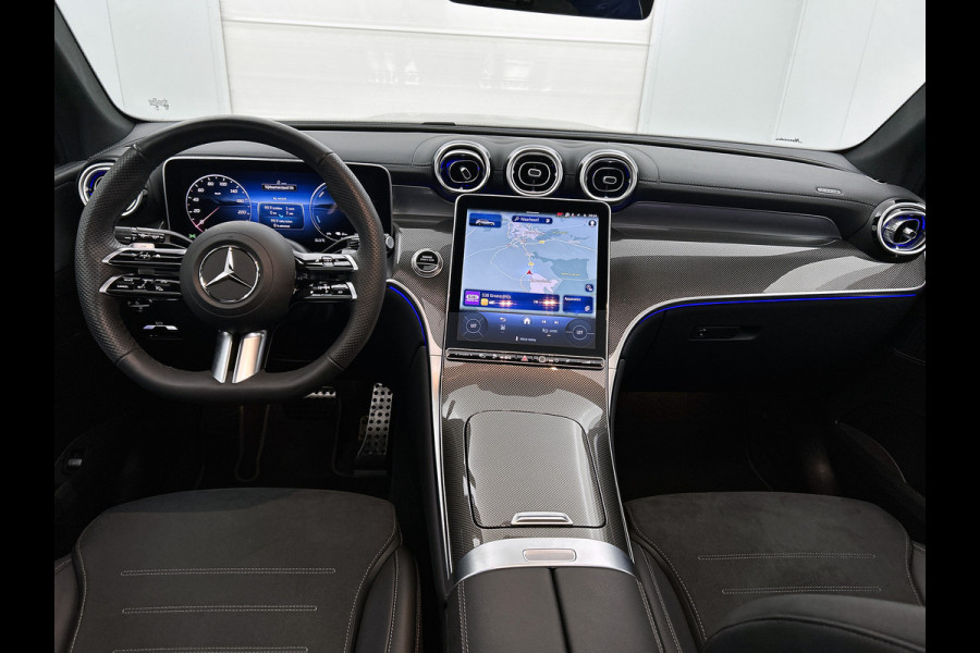 Mercedes-Benz GLC 300 e 4MATIC AMG Plug-In Hybride AMG Line | Night Pakket | Panorama Schuif-Kanteldak | Distronic | Parkeerpakket met 360°-camera. Inclusief 24 maanden Mercedes-Benz Certified garantie voor Europa.