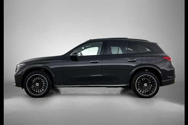 Mercedes-Benz GLC 300 e 4MATIC AMG Plug-In Hybride AMG Line | Night Pakket | Panorama Schuif-Kanteldak | Distronic | Parkeerpakket met 360°-camera. Inclusief 24 maanden Mercedes-Benz Certified garantie voor Europa.