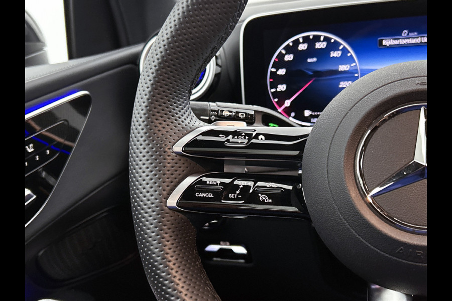 Mercedes-Benz GLC 300 e 4MATIC AMG Plug-In Hybride AMG Line | Night Pakket | Panorama Schuif-Kanteldak | Distronic | Parkeerpakket met 360°-camera. Inclusief 24 maanden Mercedes-Benz Certified garantie voor Europa.
