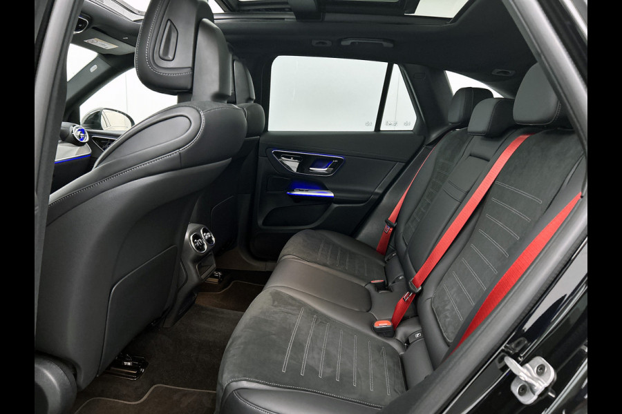 Mercedes-Benz GLC 300 e 4MATIC AMG Plug-In Hybride AMG Line | Night Pakket | Panorama Schuif-Kanteldak | Distronic | Parkeerpakket met 360°-camera. Inclusief 24 maanden Mercedes-Benz Certified garantie voor Europa.