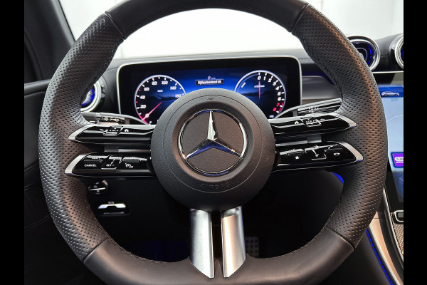 Mercedes-Benz GLC 300 e 4MATIC AMG Plug-In Hybride AMG Line | Night Pakket | Panorama Schuif-Kanteldak | Distronic | Parkeerpakket met 360°-camera. Inclusief 24 maanden Mercedes-Benz Certified garantie voor Europa.