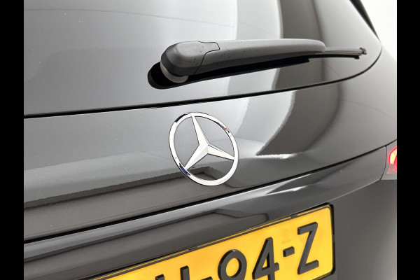 Mercedes-Benz GLC 300 e 4MATIC AMG Plug-In Hybride AMG Line | Night Pakket | Panorama Schuif-Kanteldak | Distronic | Parkeerpakket met 360°-camera. Inclusief 24 maanden Mercedes-Benz Certified garantie voor Europa.