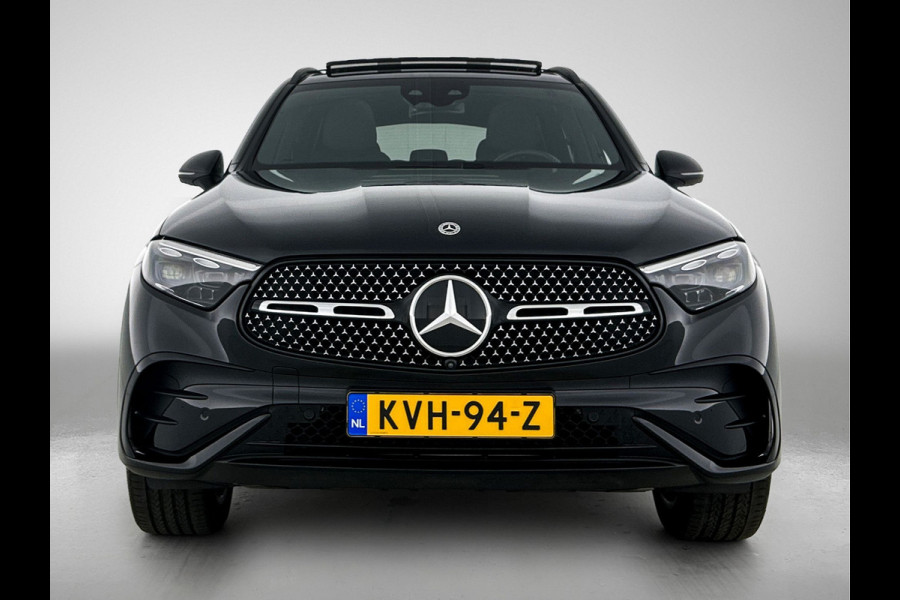 Mercedes-Benz GLC 300 e 4MATIC AMG Plug-In Hybride AMG Line | Night Pakket | Panorama Schuif-Kanteldak | Distronic | Parkeerpakket met 360°-camera. Inclusief 24 maanden Mercedes-Benz Certified garantie voor Europa.