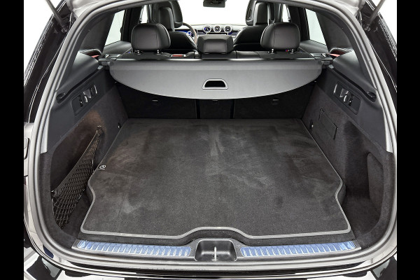 Mercedes-Benz GLC 300 e 4MATIC AMG Plug-In Hybride AMG Line | Night Pakket | Panorama Schuif-Kanteldak | Distronic | Parkeerpakket met 360°-camera. Inclusief 24 maanden Mercedes-Benz Certified garantie voor Europa.